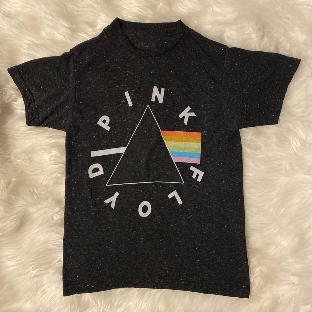🔴🔥Pink Floyd t-shirt girls size XS doesn’t have label I just calculated ♥️🔥